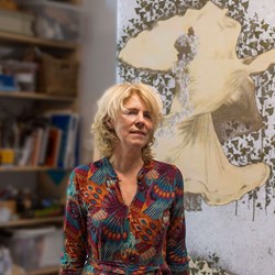 Atelier Claudia de Vos met olfactorische tapisserie Boekweit en bijendans Atelier Claudia de Vos met olfactorische tapisserie Boekweit en bijendans.jpg